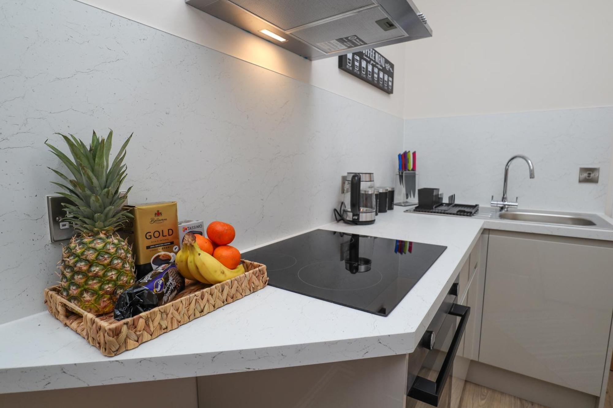One Bed Apartment, Close To Train, City, Beach And Hospital Long Booking Welcome Eastbourne Kültér fotó
