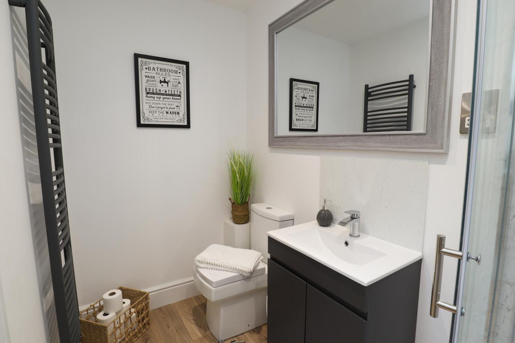 One Bed Apartment, Close To Train, City, Beach And Hospital Long Booking Welcome Eastbourne Kültér fotó